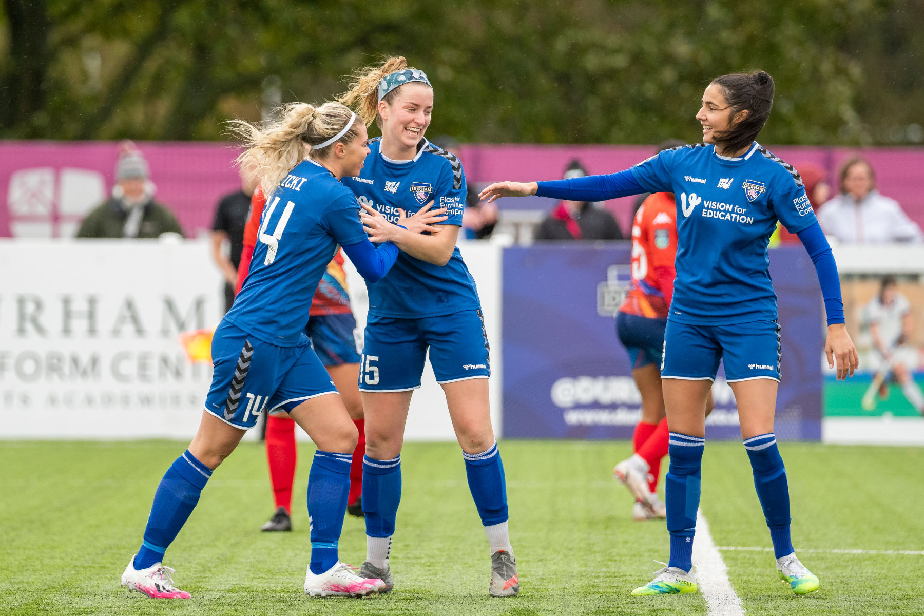 CONTRACT: Dee Bradley Pens New Deal